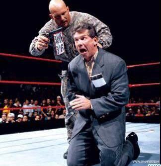WWE摔小辉新闻: 老板文斯麦克曼黑历史，曾喝醉直接在床上拉尿！(5)