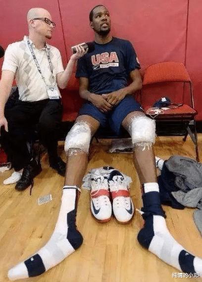 NBA球星脚能有多大？杜兰特双脚似镰刀 奥尼尔球鞋像船模(2)