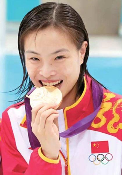 34岁跳水冠军吴敏霞近况，生完孩子依旧貌美如花，她自己就是豪门(4)