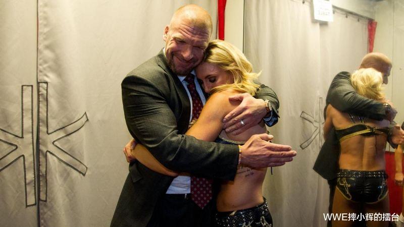 WWE摔小辉新闻: 女王夏洛特，成为拯救NXT的最后一根救命稻草！(1)