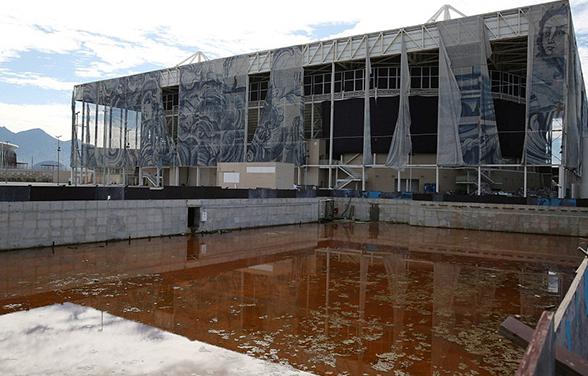 2016年奥运场馆现状：完赛半年便荒废，一片狼藉，泳池变臭水池(3)