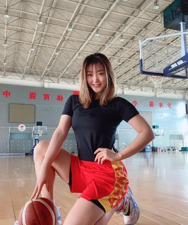 2020年奥运会延期，中国女篮备战不放松，颜值担当李梦发布训练照(1)