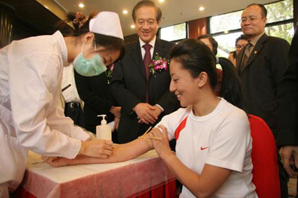 为中国赢得59个世界冠军！怀孕时为申奥四处奔波，丈夫是美籍华人(2)