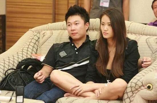 世界体操冠军李小鹏，一家四口就他一人中国籍，妻子采访让人唏嘘(1)