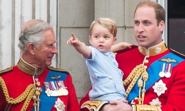 乔治王子穿 7.99英镑Polo衫拍生日照，满口参差不齐的小牙太抢镜(9)