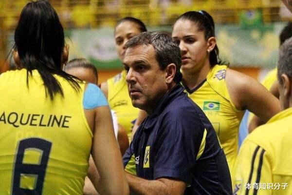 女排“挑衅”事件！巴西女排战胜中国后做过分动作，太不尊重对手(5)