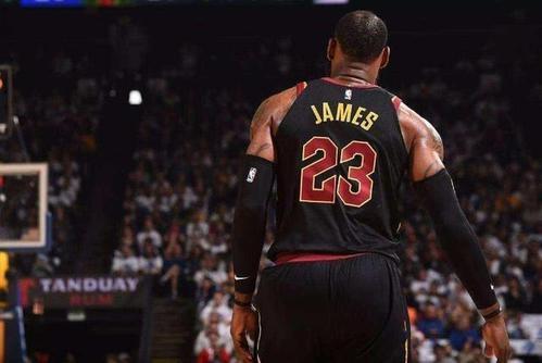 詹姆斯的肌肉在NBA算是什么级别？(3)