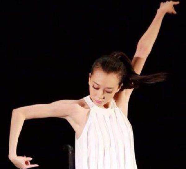 12年前奥运会上，舞者刘岩在彩排中失误坠落致终生残疾，现今怎样(1)