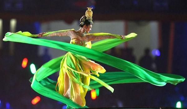 12年前奥运会上，舞者刘岩在彩排中失误坠落致终生残疾，现今怎样(3)