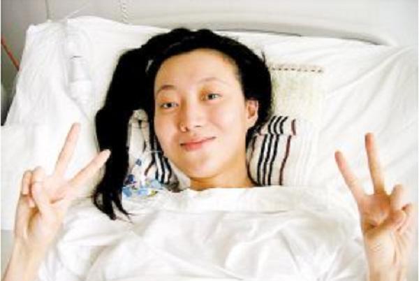 12年前奥运会上，舞者刘岩在彩排中失误坠落致终生残疾，现今怎样(4)