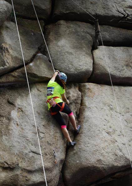 挑战千米大岩壁 华山中国自然岩壁攀登公开赛开幕(1)