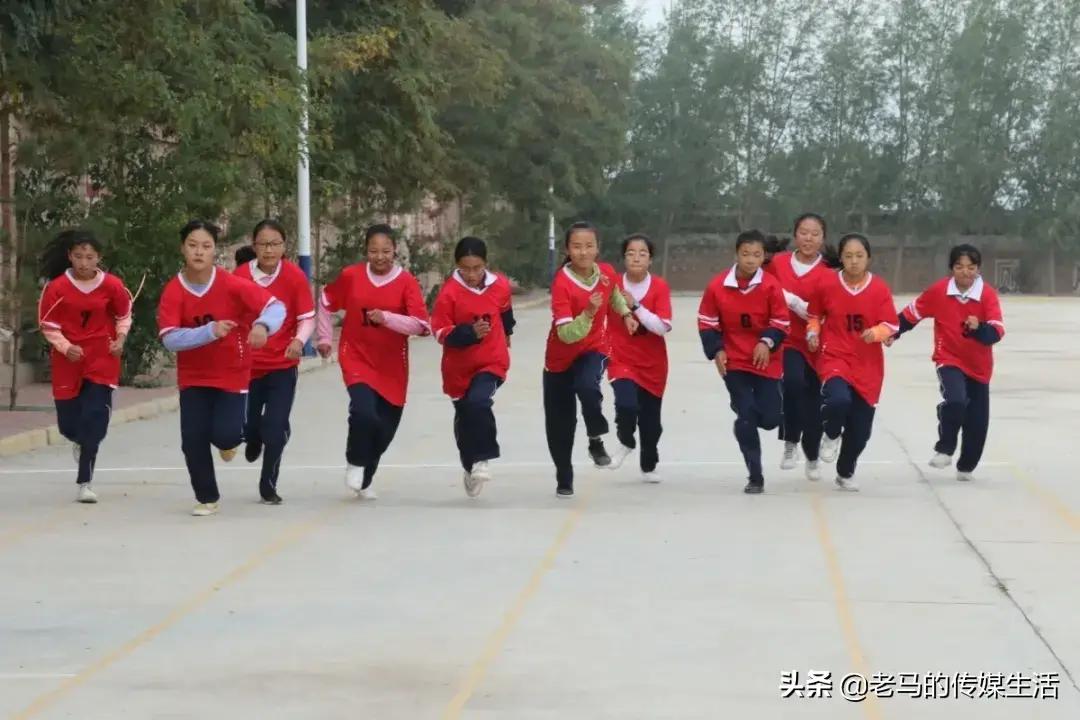 “运动、健康、快乐”——贾寨柯初级中学第十八届秋季田径运动会(42)