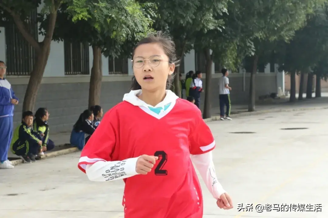 “运动、健康、快乐”——贾寨柯初级中学第十八届秋季田径运动会(43)