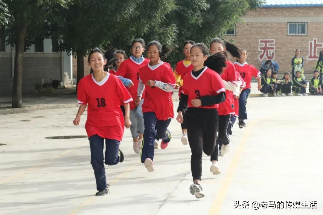 “运动、健康、快乐”——贾寨柯初级中学第十八届秋季田径运动会(44)