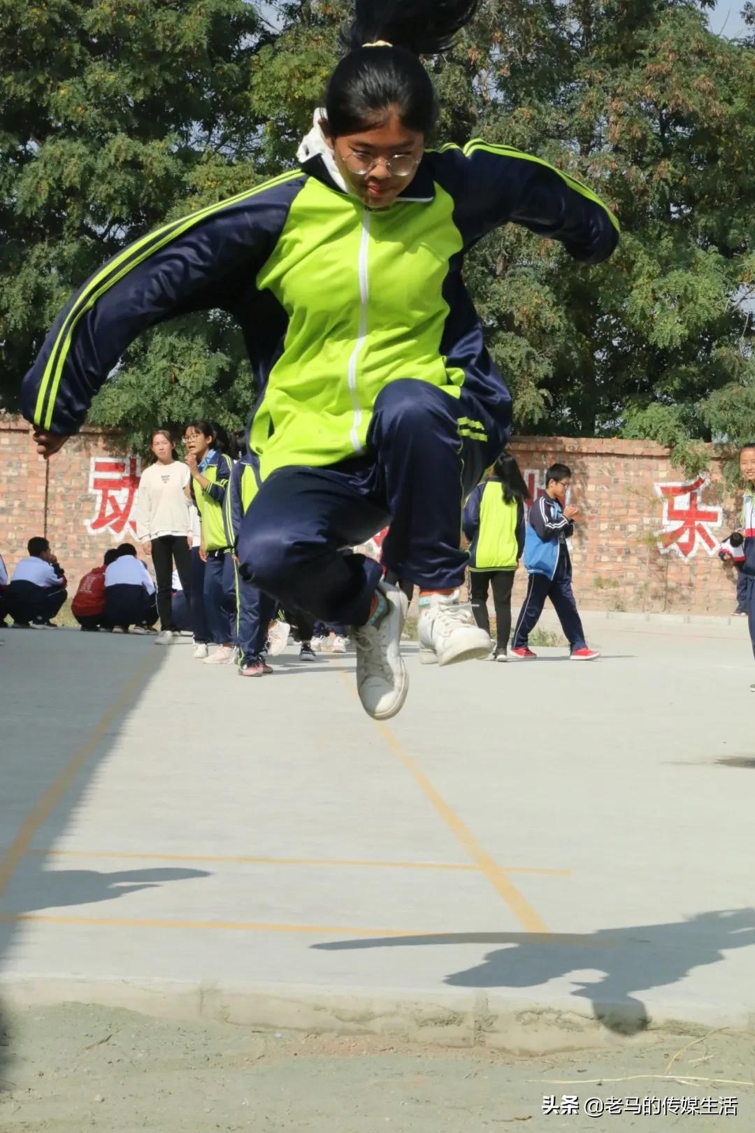 “运动、健康、快乐”——贾寨柯初级中学第十八届秋季田径运动会(56)
