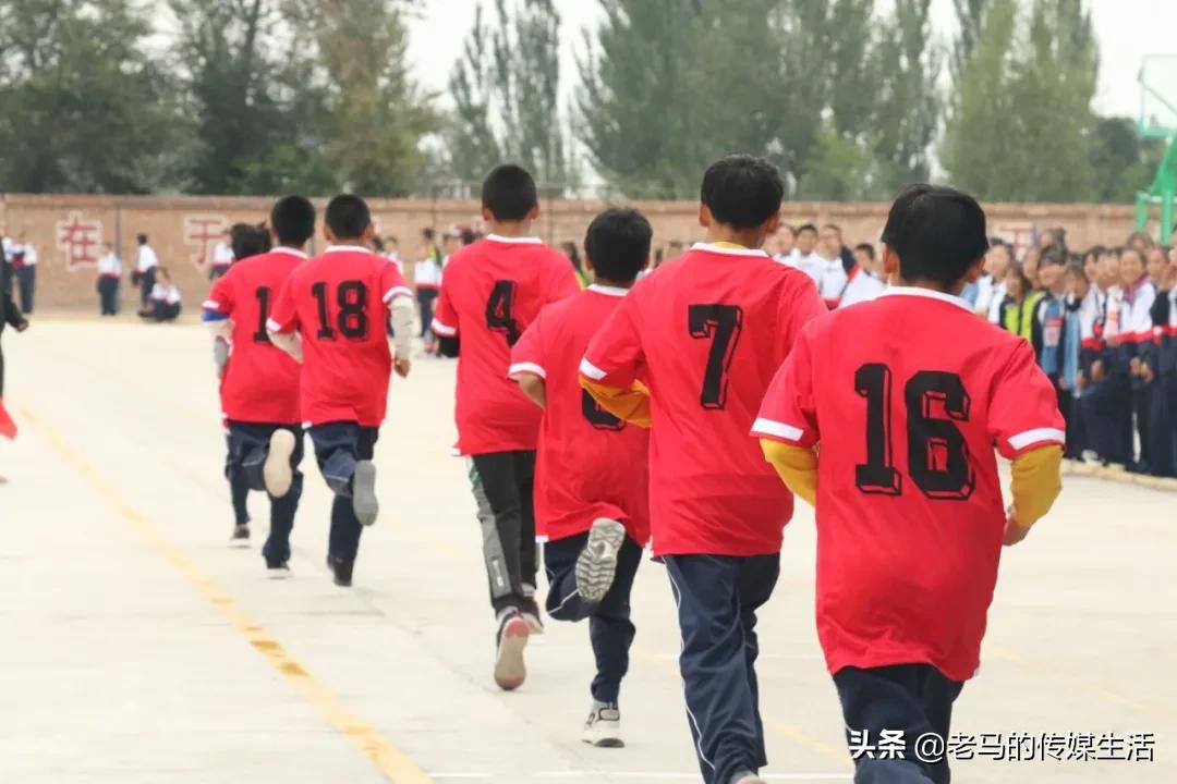 “运动、健康、快乐”——贾寨柯初级中学第十八届秋季田径运动会(65)