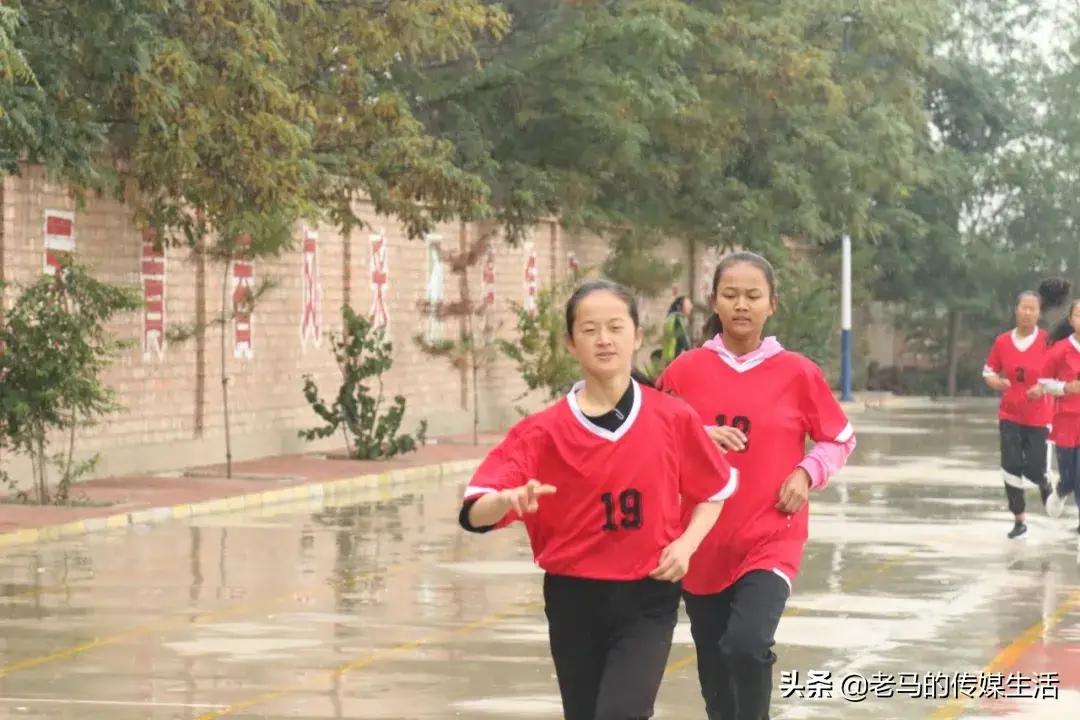 “运动、健康、快乐”——贾寨柯初级中学第十八届秋季田径运动会(67)