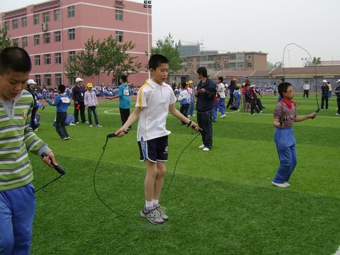 小学生学跳绳也有培训班？每节课200 家长趋之若鹜(1)