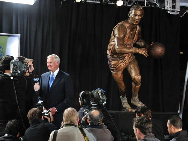 拥有雕像的NBA十大巨星，乔丹霸气，巴克利搞笑！(2)