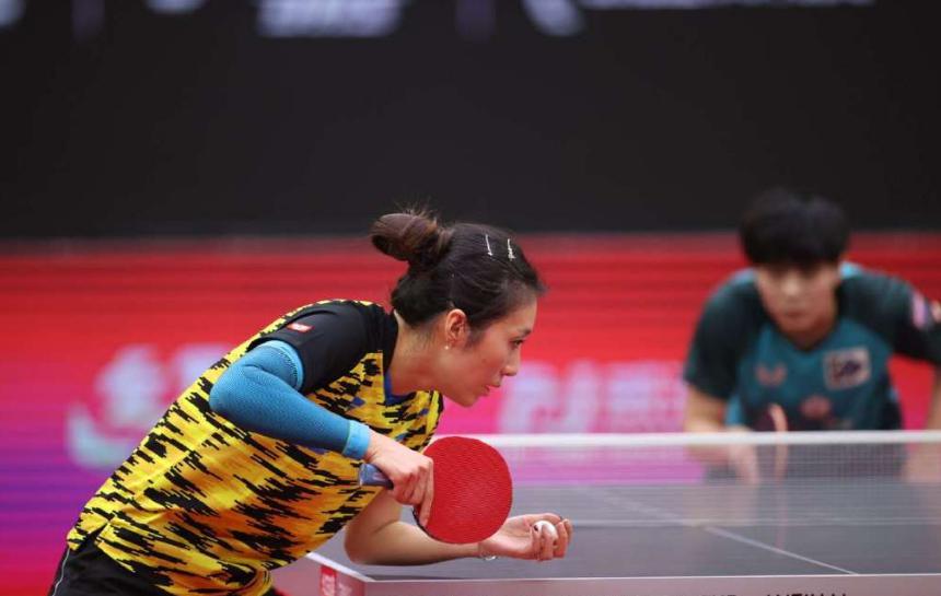 女乒世界杯最大黑马中国造，37岁仍坚守赛场，赛后感谢师姐王楠(1)