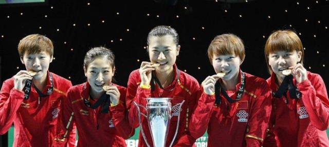 乒乓球世界杯男女冠亚季军一个版本，好像在看剧本，太戏剧性！(6)