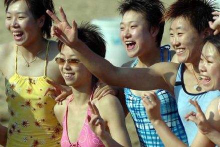 张怡宁罕见泳装，竟是国乒最大胆的穿着，身材苗条，有种反差萌！(4)