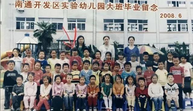 她被称为中国女排奥运冠军朱婷的接班人！罕见晒出了幼儿园毕业照(3)