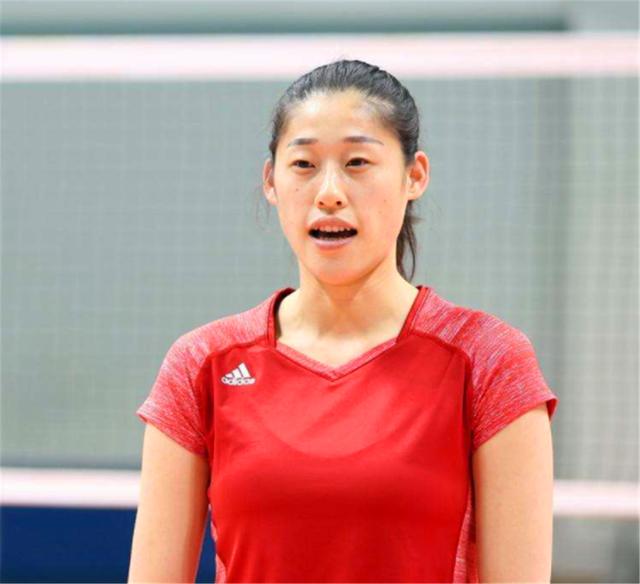 女排福将迎31岁生日，入选东京奥运名单仍很稳，是郎平心中的宝(2)