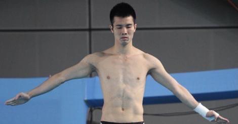 男跳水运动员的难言之隐，泳裤太小怕被关注，陈艾森多次遇尴尬(3)