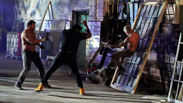“魔蝎大帝”斯汀强势斩获AEW首胜，会触电的摔角赛你见过吗？(2)