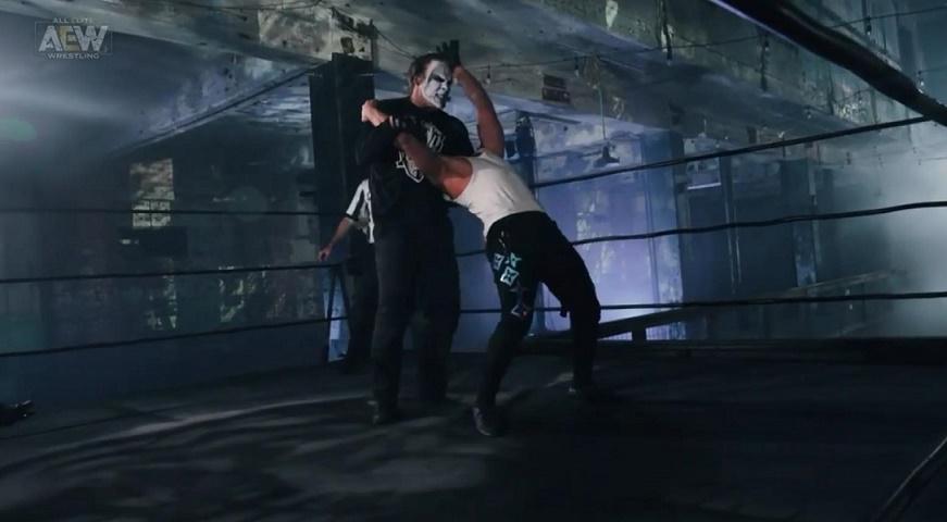 “魔蝎大帝”斯汀强势斩获AEW首胜，会触电的摔角赛你见过吗？(4)