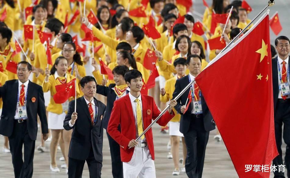 首开先例！东京奥运会男、女旗手搭档入场，中国代表团你怎么选？(1)
