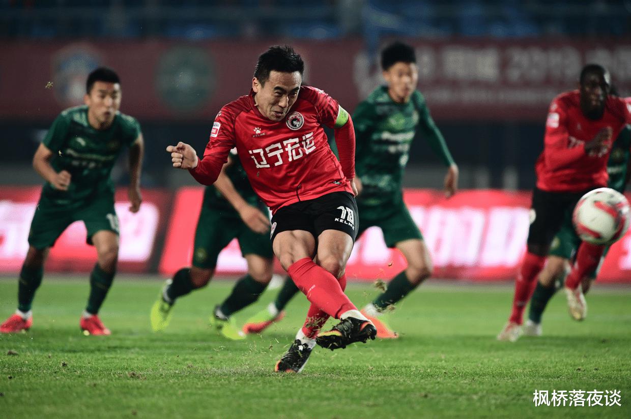 31岁中国悍将诠释真正的足球精神！两年没发工资，上场依然拼命！(3)