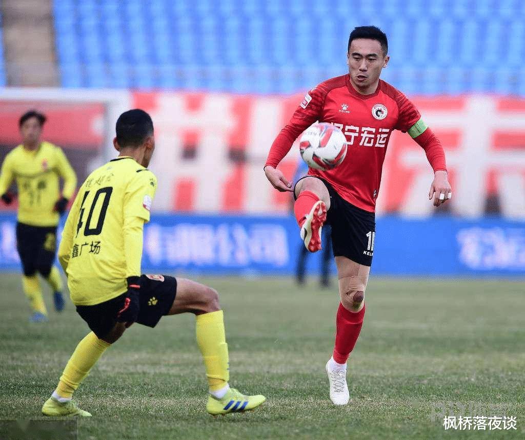 31岁中国悍将诠释真正的足球精神！两年没发工资，上场依然拼命！(5)