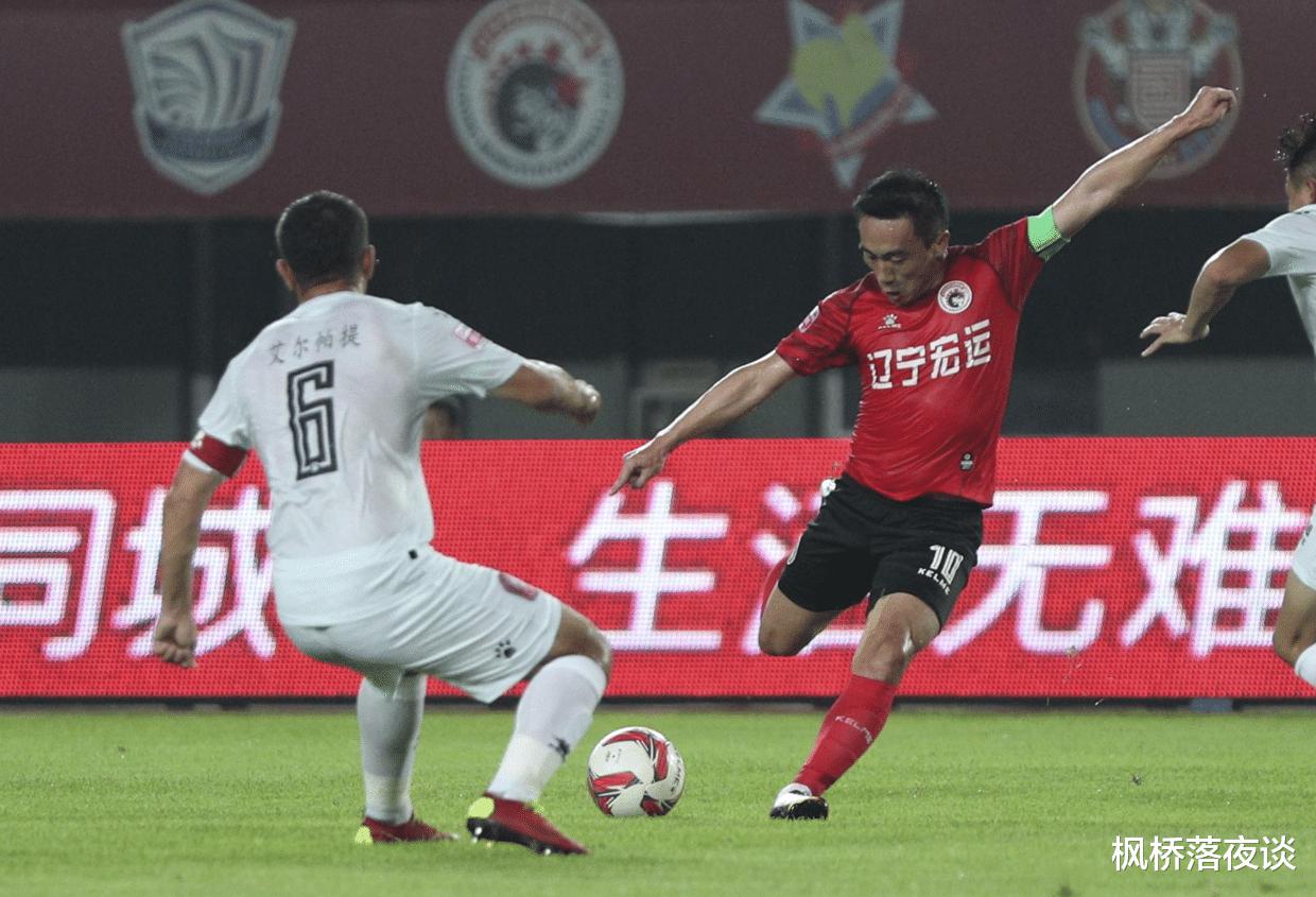 31岁中国悍将诠释真正的足球精神！两年没发工资，上场依然拼命！(8)