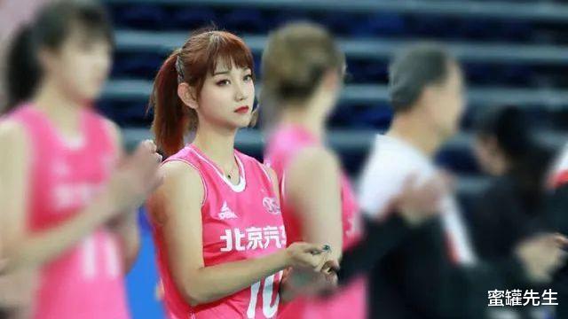 北京女排21岁小将颜值超高，画浓妆上场比赛，遭球迷炮轰(2)