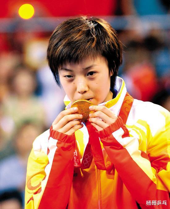 她和邓亚萍张怡宁一样，两获全运会单打冠军，却因让球被迫退役(2)