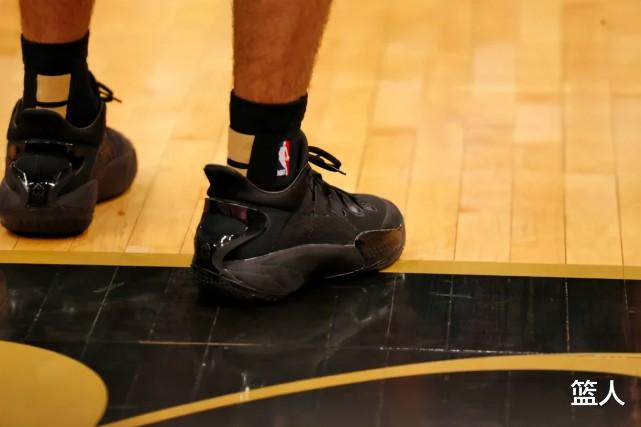 NBA球员上脚：德罗赞穿Kobe7，李宁的2双球鞋很帅气(9)