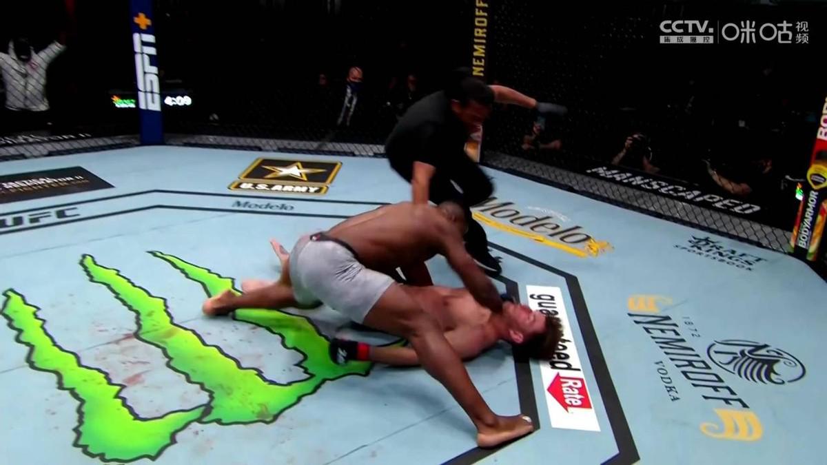 “世界上最重的拳头”再次发威，UFC冠军被一炮干倒(5)