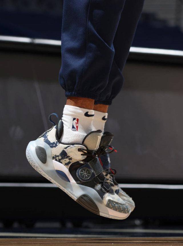 NBA球员上脚：巴特勒穿李宁棉花糖，安踏和匹克不一般!(2)