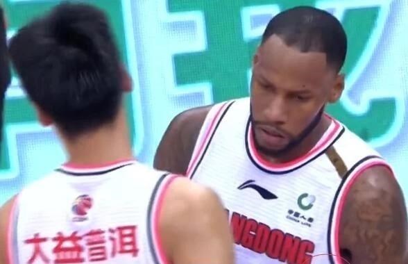 8分13篮板，有他在广东内线无忧，再次感谢上海的成全！(3)