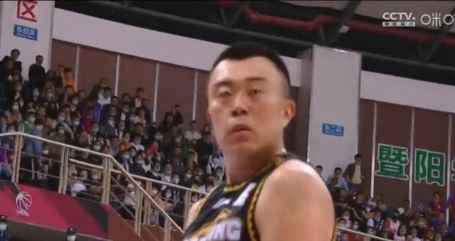 8分13篮板，有他在广东内线无忧，再次感谢上海的成全！(5)