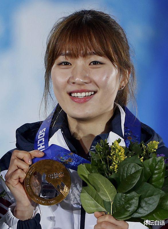 韩国29岁冬奥冠军大婚，整容后相貌大变，丈夫高大帅气有夫妻相(6)