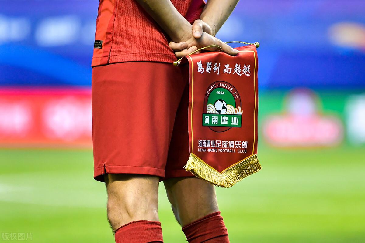 河南嵩山龙门的球迷发出“鸡毛信”，内容就是非常好懂的五个字(3)