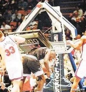 NBA球员力气到底有多大？伦纳德拍扁篮球，而库里硬拉竟然达到400磅(2)