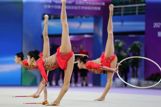 全锦赛发挥出色 艺术体操国家队坚定备战信心(2)