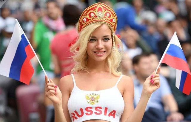 谁是主角？美女抢镜欧洲杯，为何导播经常长时间拍看台美女球迷？(3)