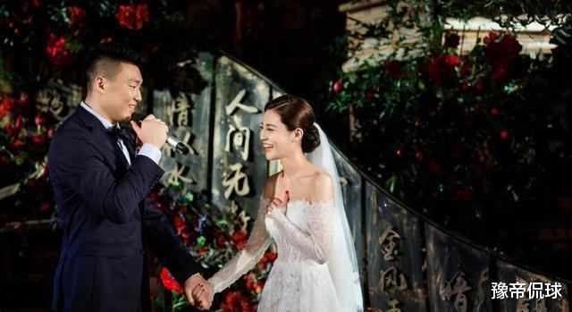 中国勒布朗再婚，33岁迎娶年轻硕士美女，李根忘了前妻和球迷互怼(4)