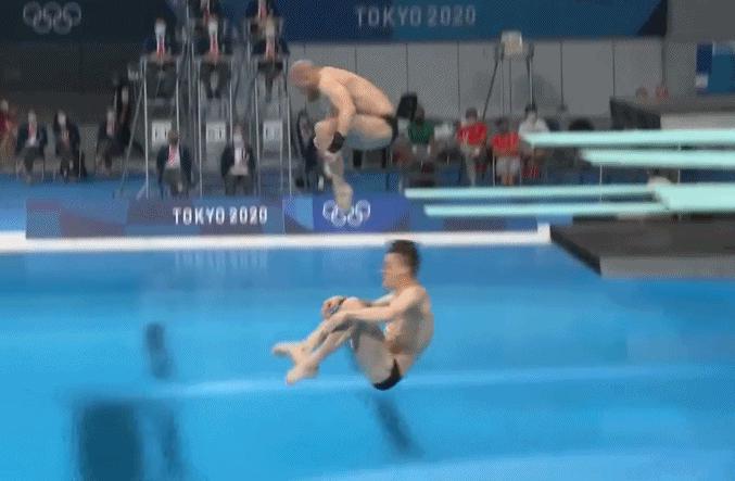 俄罗斯跳水组0分！奥运名场面诞生：严重不同步，水花太惨了(1)