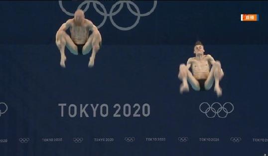 俄罗斯跳水组0分！奥运名场面诞生：严重不同步，水花太惨了(2)
